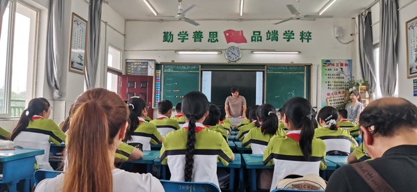 家校合作更上层楼乐山十二中举行市级课题结题检测活动