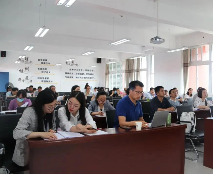 中学子课题研讨交流现场